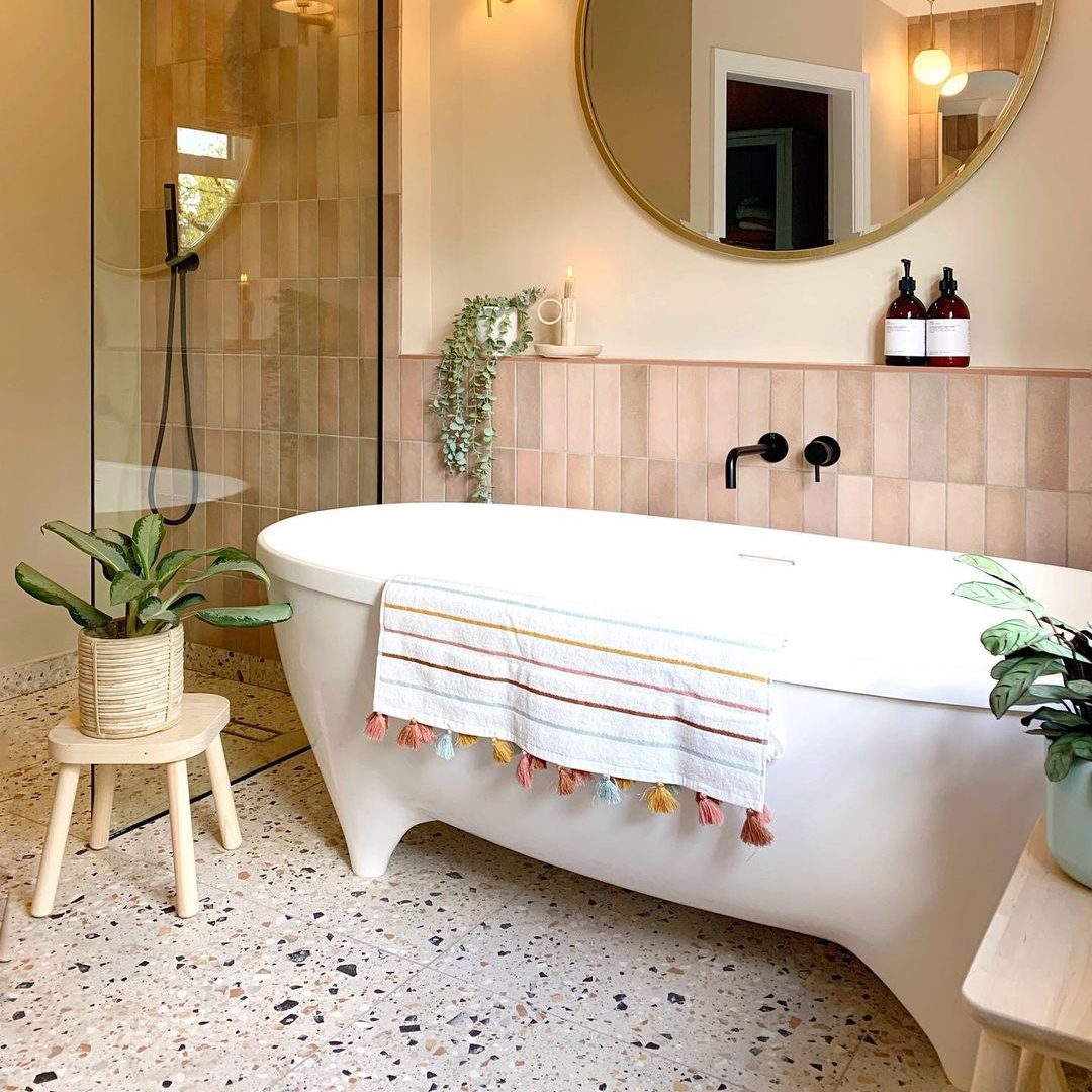 Luxury Bathroom Suites | Take inspiration from @bobbins.at.home's incredible modern spa bathroom 